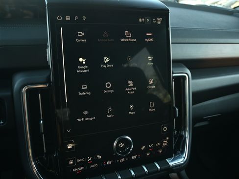 Used 2025 GMC Yukon Denali image 35