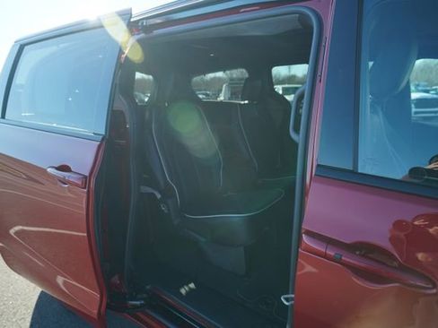 New 2026 Chrysler Pacifica Limited w/ Uconnect Theater Family Group image 21