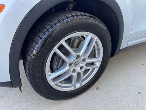 Used 2016 Porsche Cayenne w/ Premium Package image 9