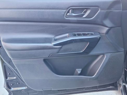 Used 2024 Nissan Pathfinder SV image 17