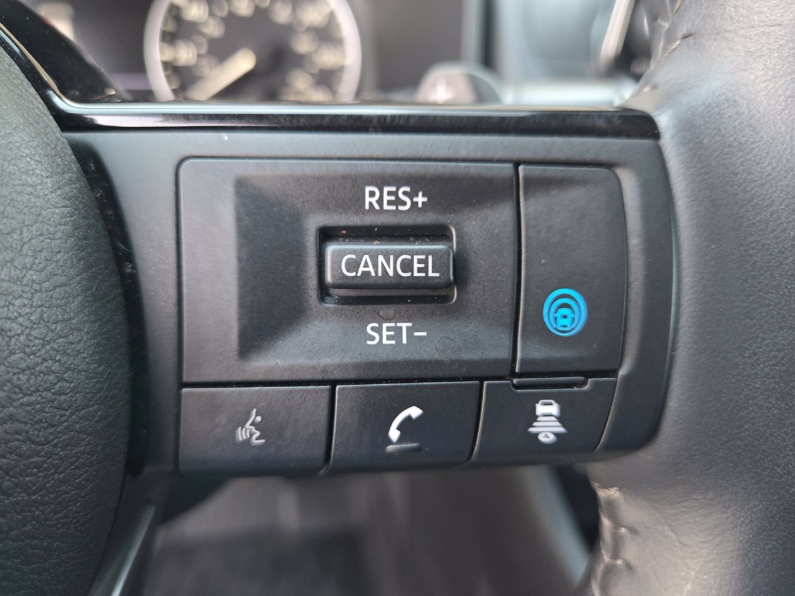 Used 2022 Nissan Rogue SV w/ SV Premium Package FWD image 13