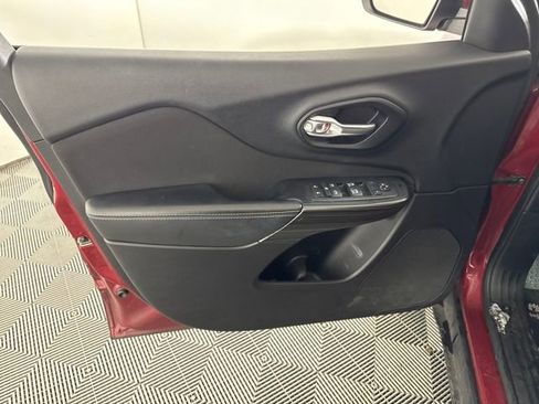 Used 2015 Jeep Cherokee Latitude w/ Comfort/Convenience Group image 18