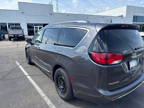 Used 2017 Chrysler Pacifica Touring-L Plus FWD image 7