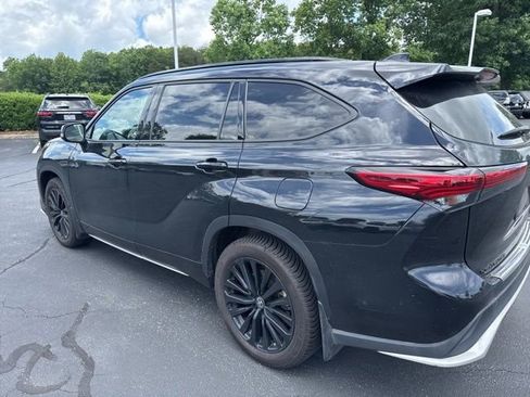 Used 2023 Toyota Highlander XSE FWD image 8