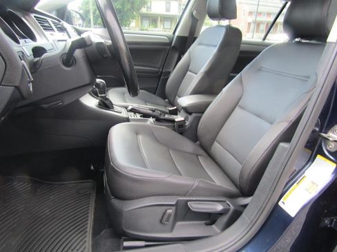 Used 2015 Volkswagen Golf TDI FWD image 11