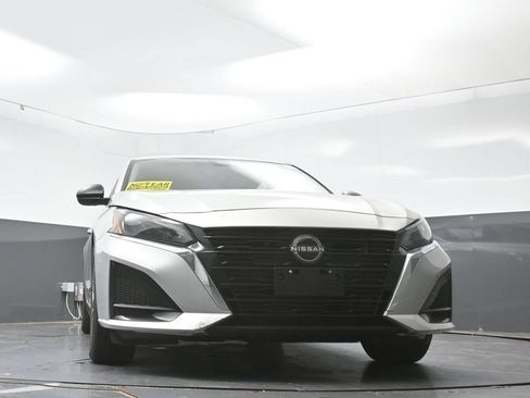Used 2024 Nissan Altima 2.5 SV FWD image 50