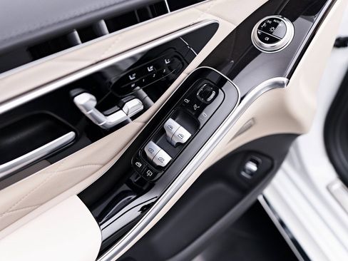 Used 2024 Mercedes-Benz S 580e 4MATIC Sedan image 37