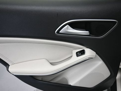 Used 2016 Mercedes-Benz GLA 250 image 30