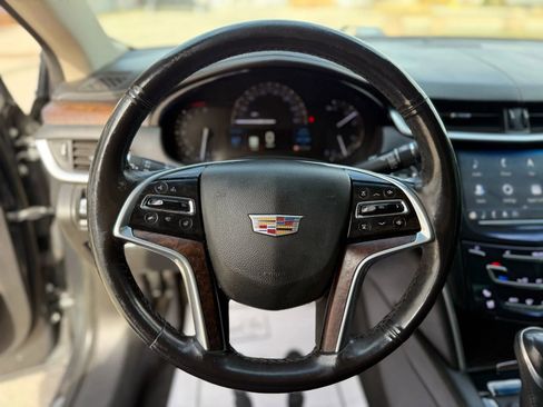 Used 2018 Cadillac XTS Luxury image 22