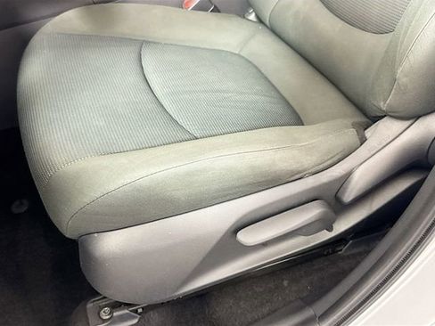 Used 2022 Toyota RAV4 LE AWD/4WD image 15