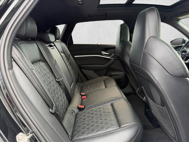 Used 2022 Audi e-tron S Prestige AWD/4WD image 22