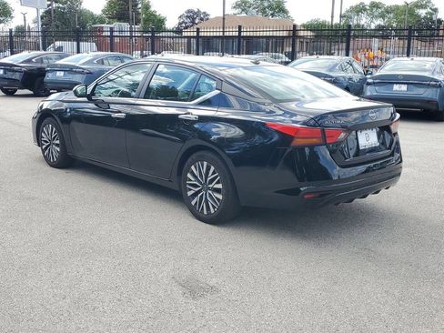 Used 2025 Nissan Altima 2.5 SV FWD image 3
