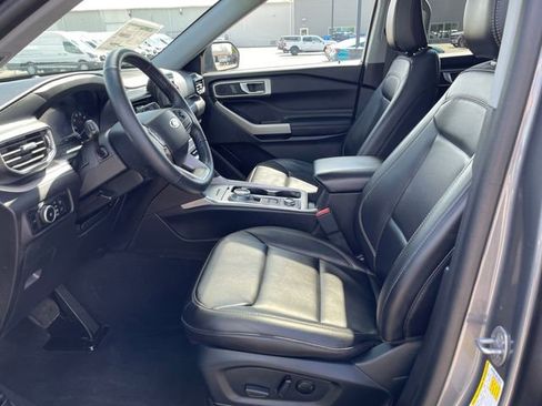 Used 2023 Ford Explorer XLT w/ Equipment Group 202A AWD/4WD image 9