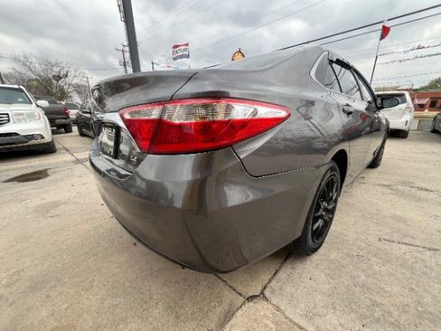 Used 2015 Toyota Camry LE image 19