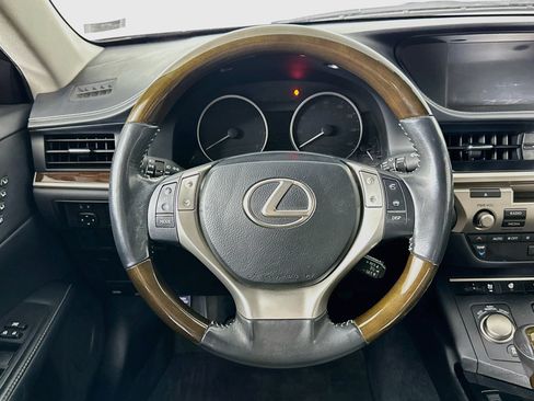 Used 2014 Lexus ES 350 w/ Luxury Package FWD image 18