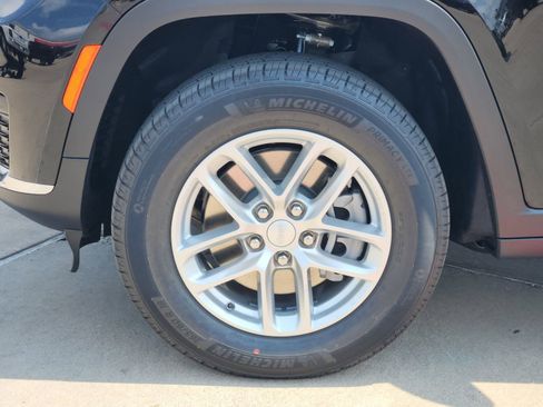 New 2025 Jeep Grand Cherokee L Laredo image 8