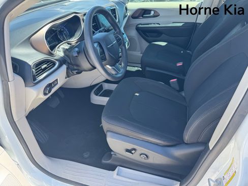 Used 2018 Chrysler Pacifica LX w/ Tire & Wheel Group image 9