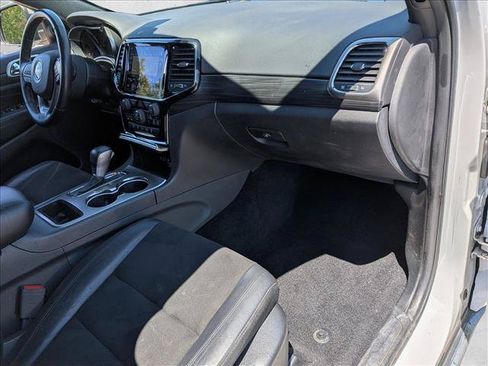 Used 2020 Jeep Grand Cherokee Laredo w/ Laredo X Package RWD image 21