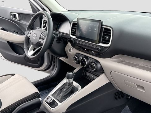 New 2026 Hyundai Venue SEL FWD image 5
