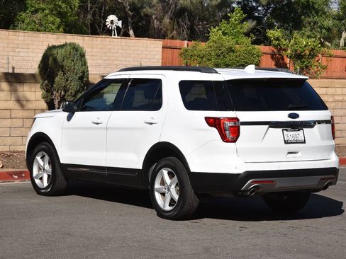 Used 2016 Ford Explorer XLT AWD/4WD image 8