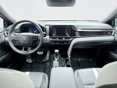 Used 2025 Toyota Camry SE w/ Convenience Package FWD image 14