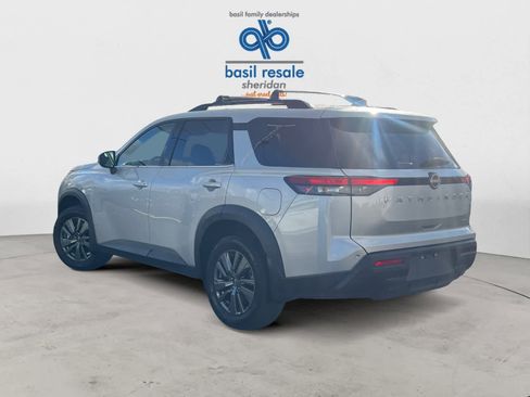 Used 2024 Nissan Pathfinder SV w/ SV Premium Package image 5