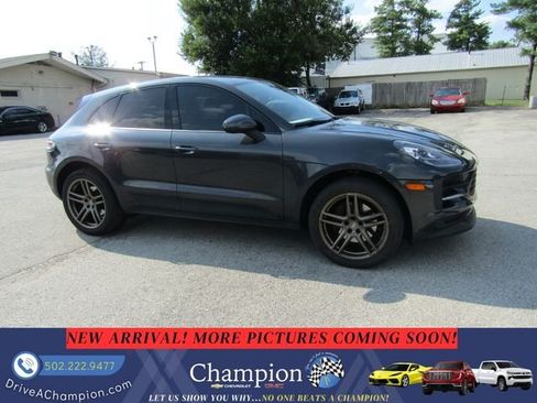 Used 2020 Porsche Macan AWD/4WD image 3