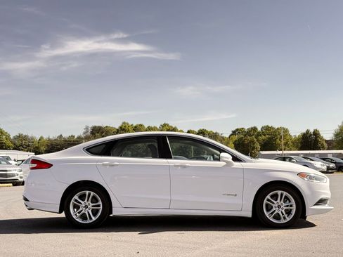 Used 2018 Ford Fusion SE w/ Equipment Group 602A FWD image 7