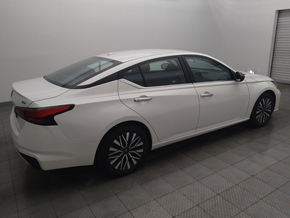 Used 2024 Nissan Altima 2.5 SV FWD image 10