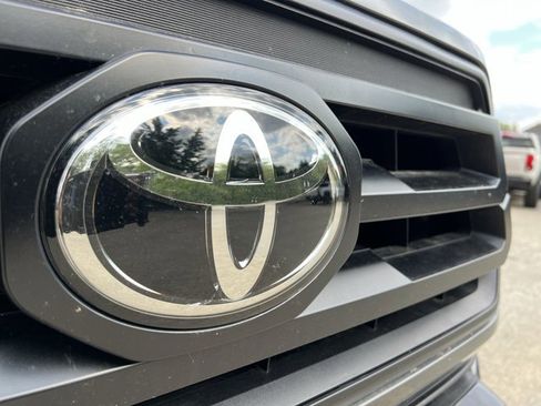 Used 2020 Toyota Tacoma SR w/ SR Convenience Package RWD image 31