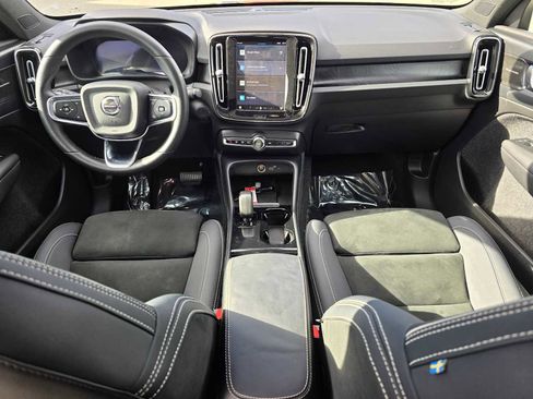 Used 2023 Volvo C40 P8 Recharge Ultimate image 19