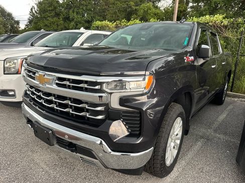 Used 2022 Chevrolet Silverado 1500 LTZ AWD/4WD image 3
