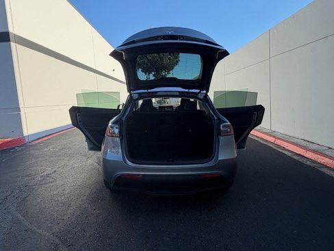 Used 2024 Tesla Model Y Long Range image 16