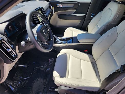 New 2026 Volvo XC40 B5 Plus w/ Climate Package AWD/4WD image 9