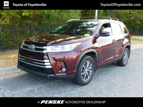 Used 2018 Toyota Highlander XLE AWD/4WD image 1