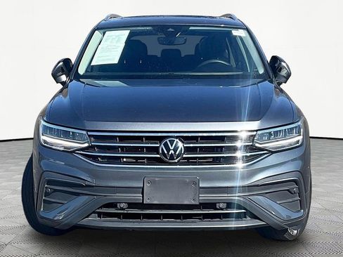 Used 2022 Volkswagen Tiguan SE w/ Panoramic Sunroof Package image 2