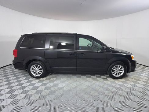 Used 2019 Dodge Grand Caravan SXT FWD image 4