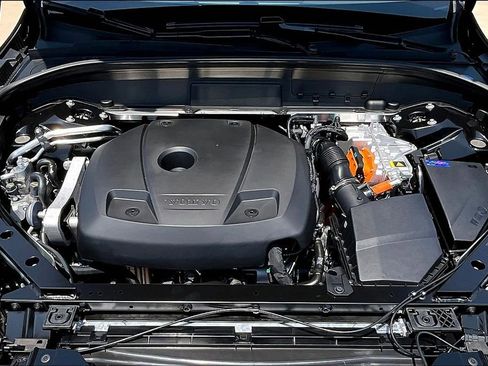 New 2026 Volvo XC60 T8 Plus w/ Protection Package Premier image 24