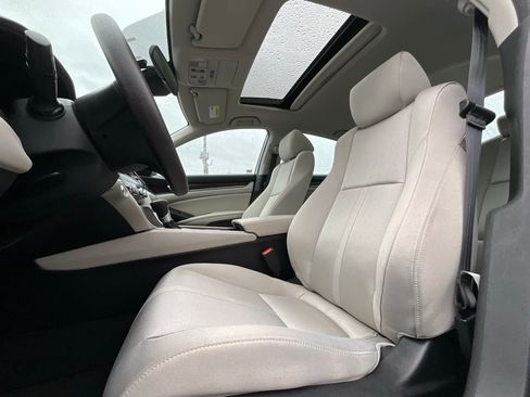 Used 2019 Honda Accord EX image 11
