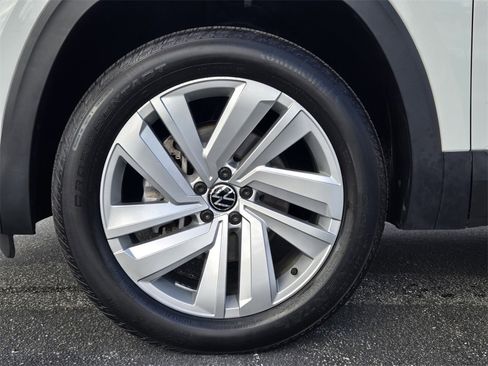 Used 2021 Volkswagen Atlas Cross Sport SE w/ Panoramic Sunroof Package image 10