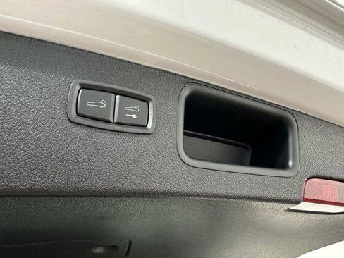 New 2025 Porsche Macan image 37