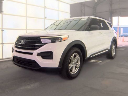 Used 2020 Ford Explorer XLT w/ Class III Trailer Tow Package AWD/4WD image 3