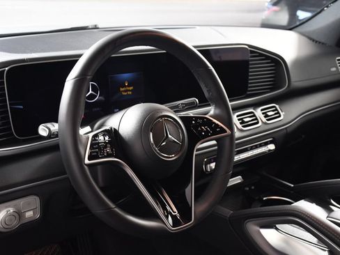 Used 2024 Mercedes-Benz GLS 450 4MATIC image 13