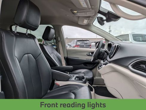 Used 2023 Chrysler Pacifica Touring-L FWD image 27
