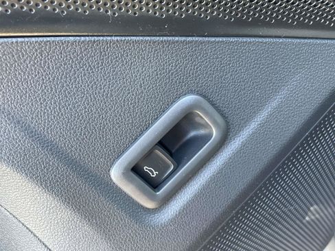 New 2026 Volkswagen Tiguan SE R-Line FWD image 15