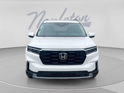 Used 2025 Honda Pilot Touring image 2