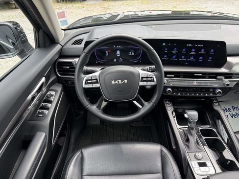 Used 2025 Kia Telluride S FWD image 2