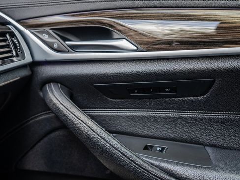 Used 2018 BMW 540i image 25