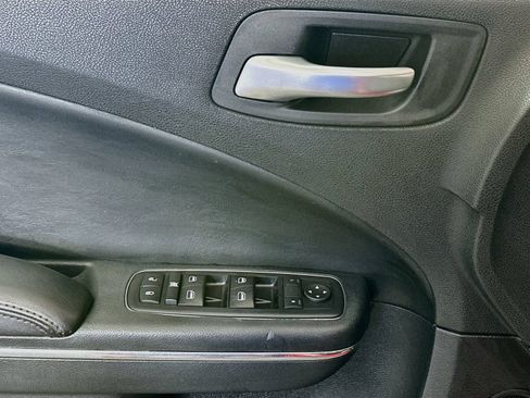 Used 2015 Dodge Charger SE w/ Power Sunroof Group RWD image 16