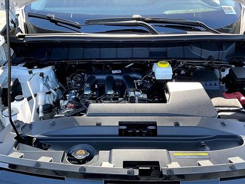 New 2025 Nissan Pathfinder SL image 12